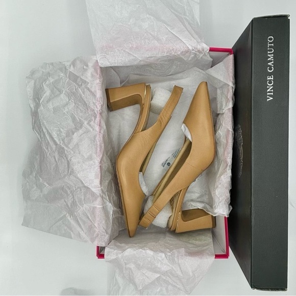 Vince Camuto Hamden Pump, 5.5M - Picture 8 of 9